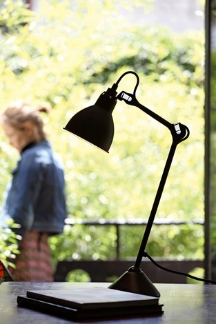 205 BORDLAMPE SORT/SORT