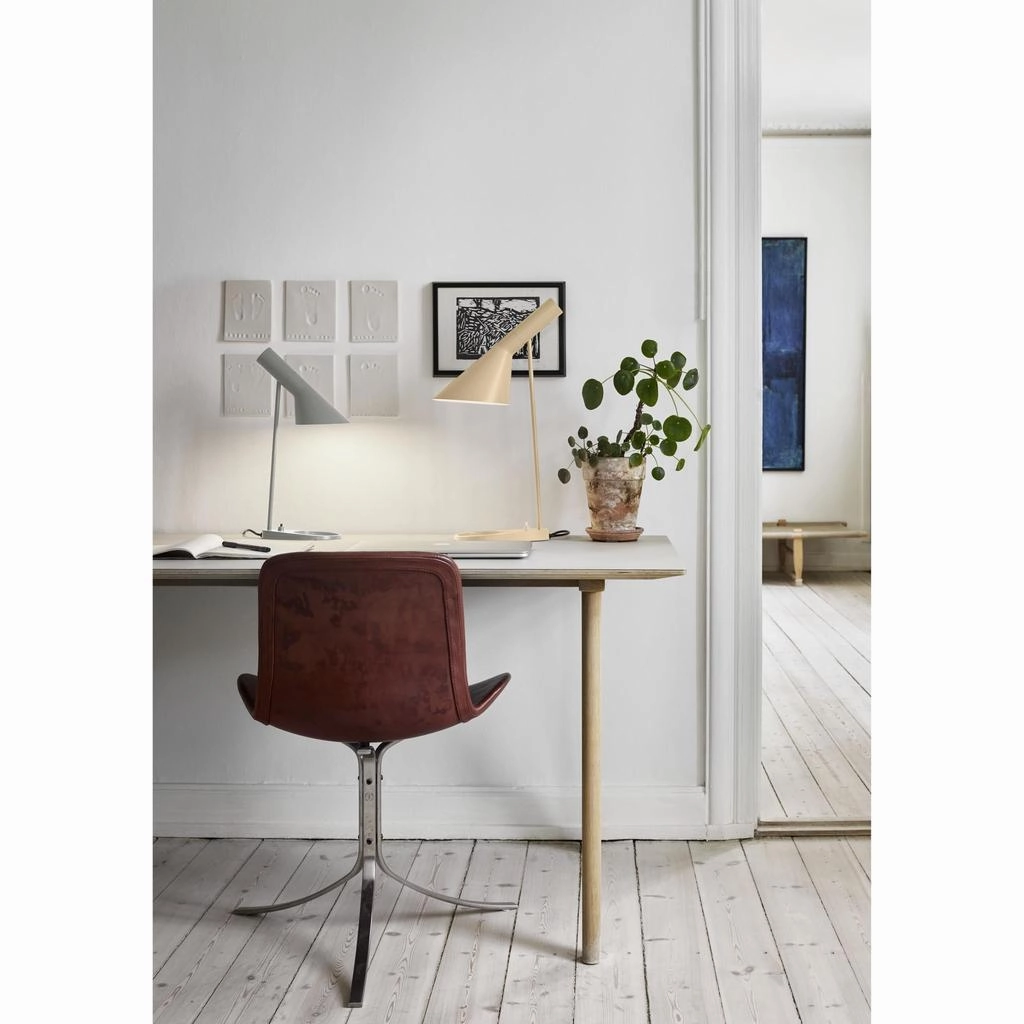 AJ BORDLAMPE SOFT LEMON - LOUIS POULSEN