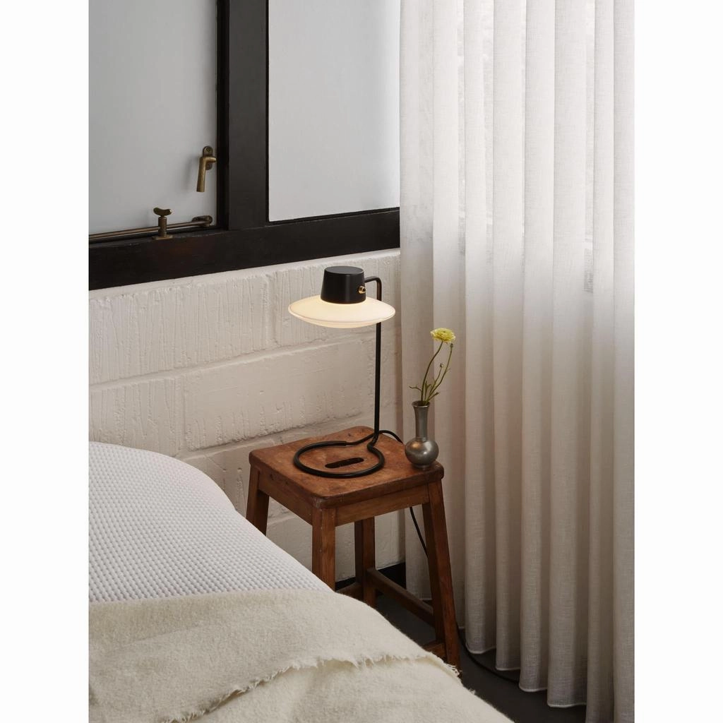 AJ Oxford Bordlampe Opal H: 41 med fod - Louis Poulsen