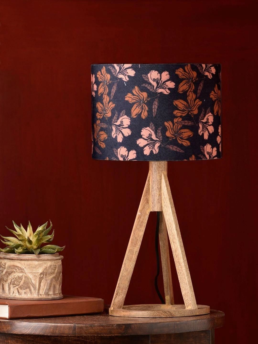 Black Flower Trio Wooden Lamp