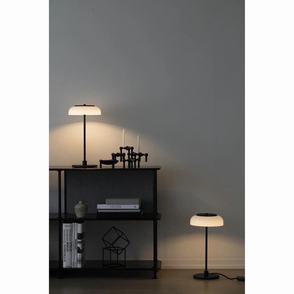 BLOSSI BORDLAMPE SORT/OPAL LED DMP