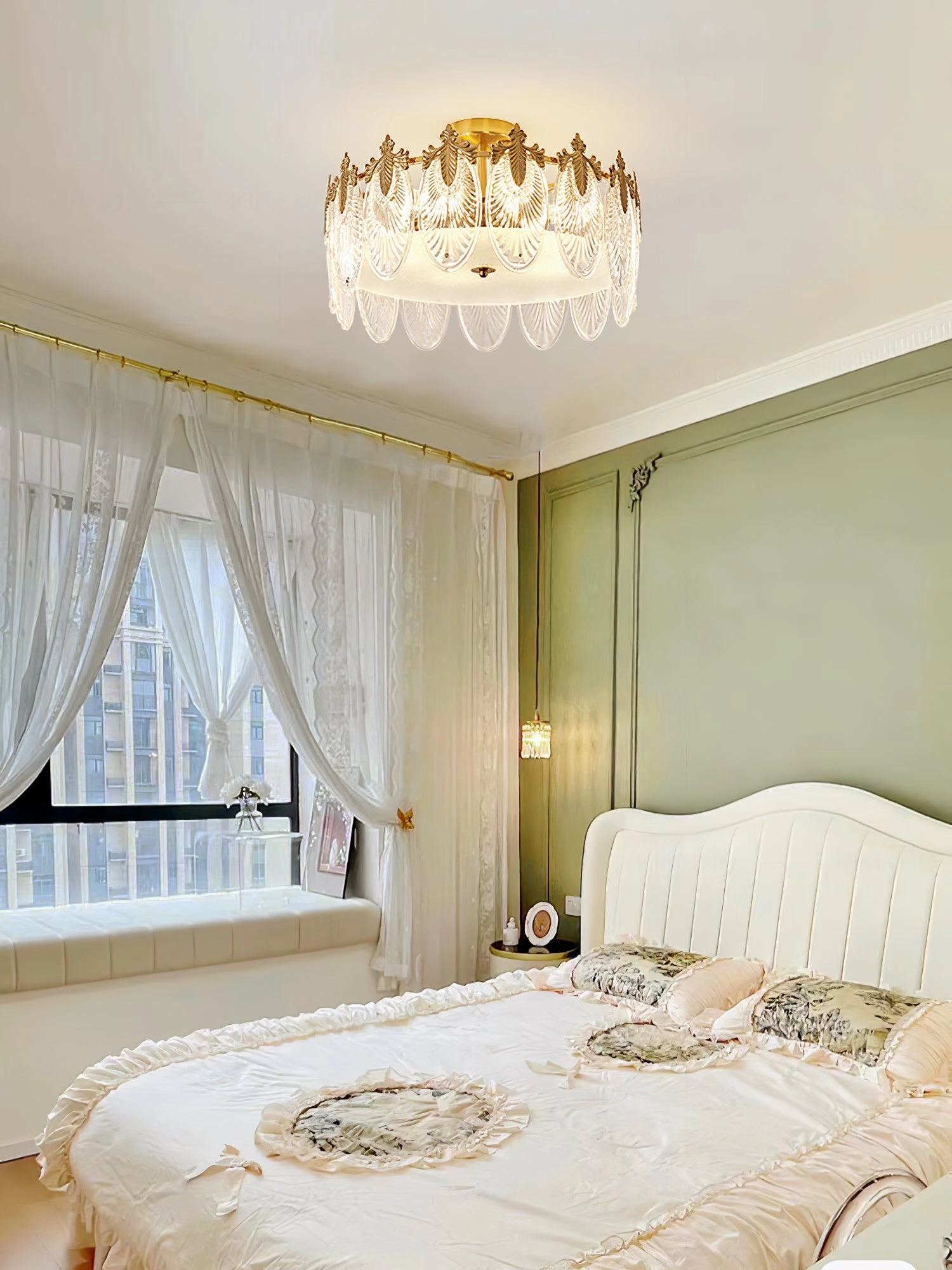 Decorative Pattern Glass Round Chandelier