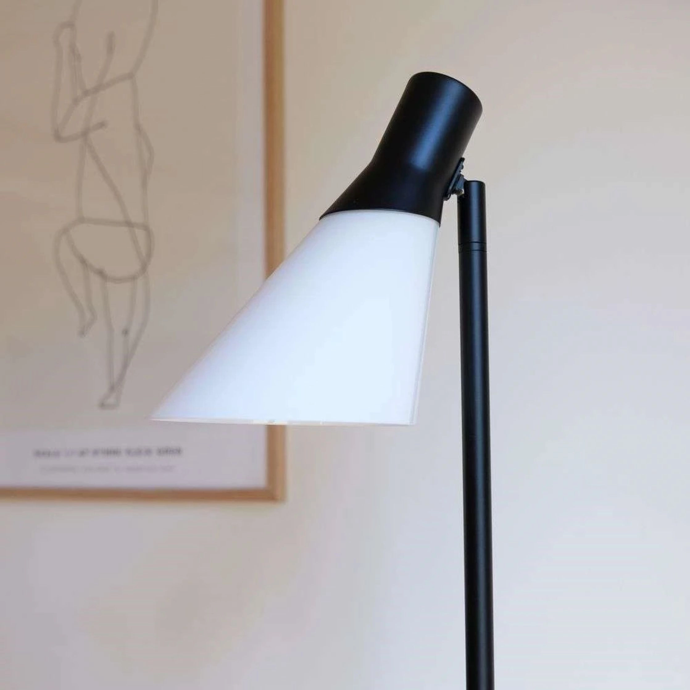 Dyberg Larsen Gent Table Lamp, Opal/Matt Black