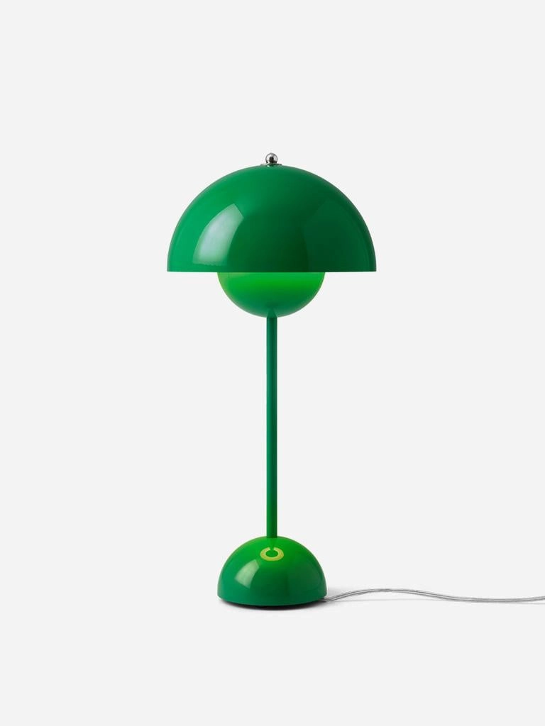 FLOWERPOT BORDLAMPE VP3 SIGNAL GREEN ambient lighting fixture