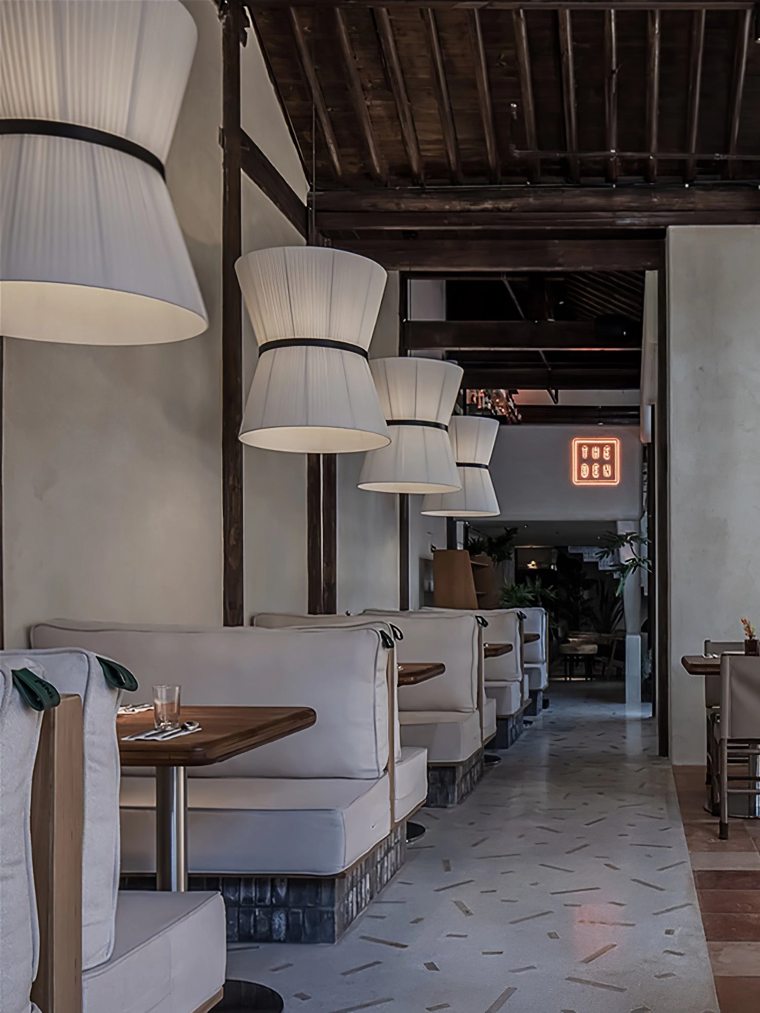 Folie Pendant Light