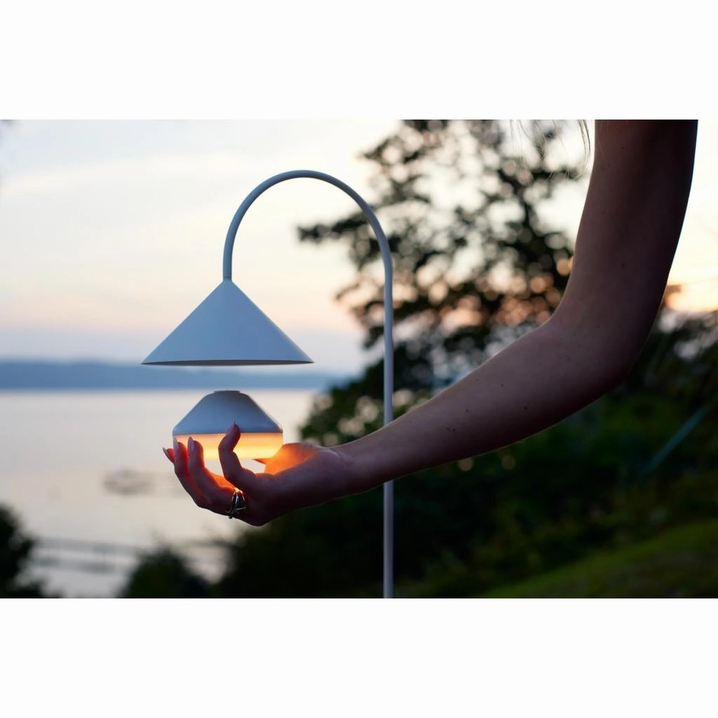 GRASP BORDLAMPE H47 MAT HVID PORTABLE