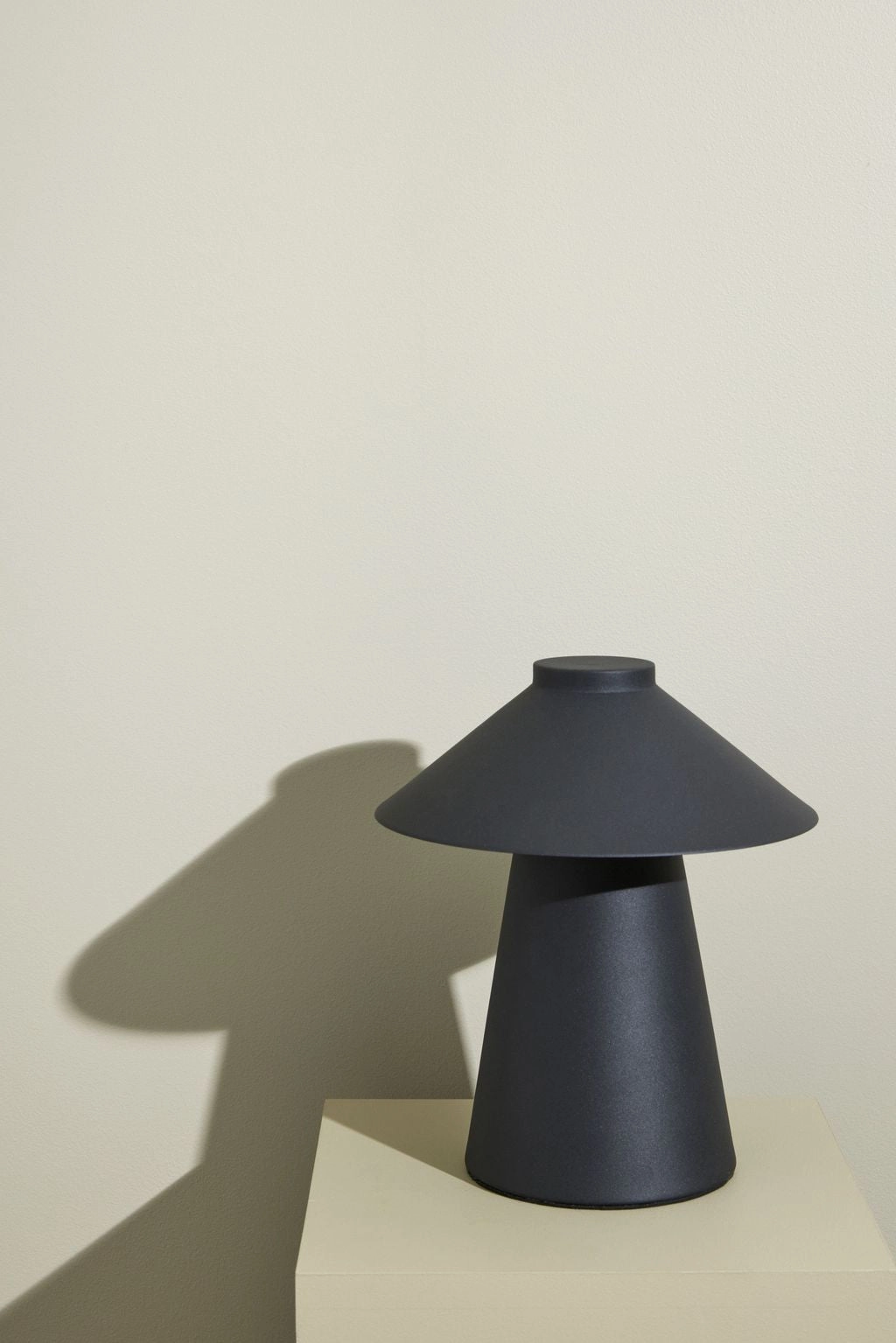 Hbsch Chipper Table Lamp, Black