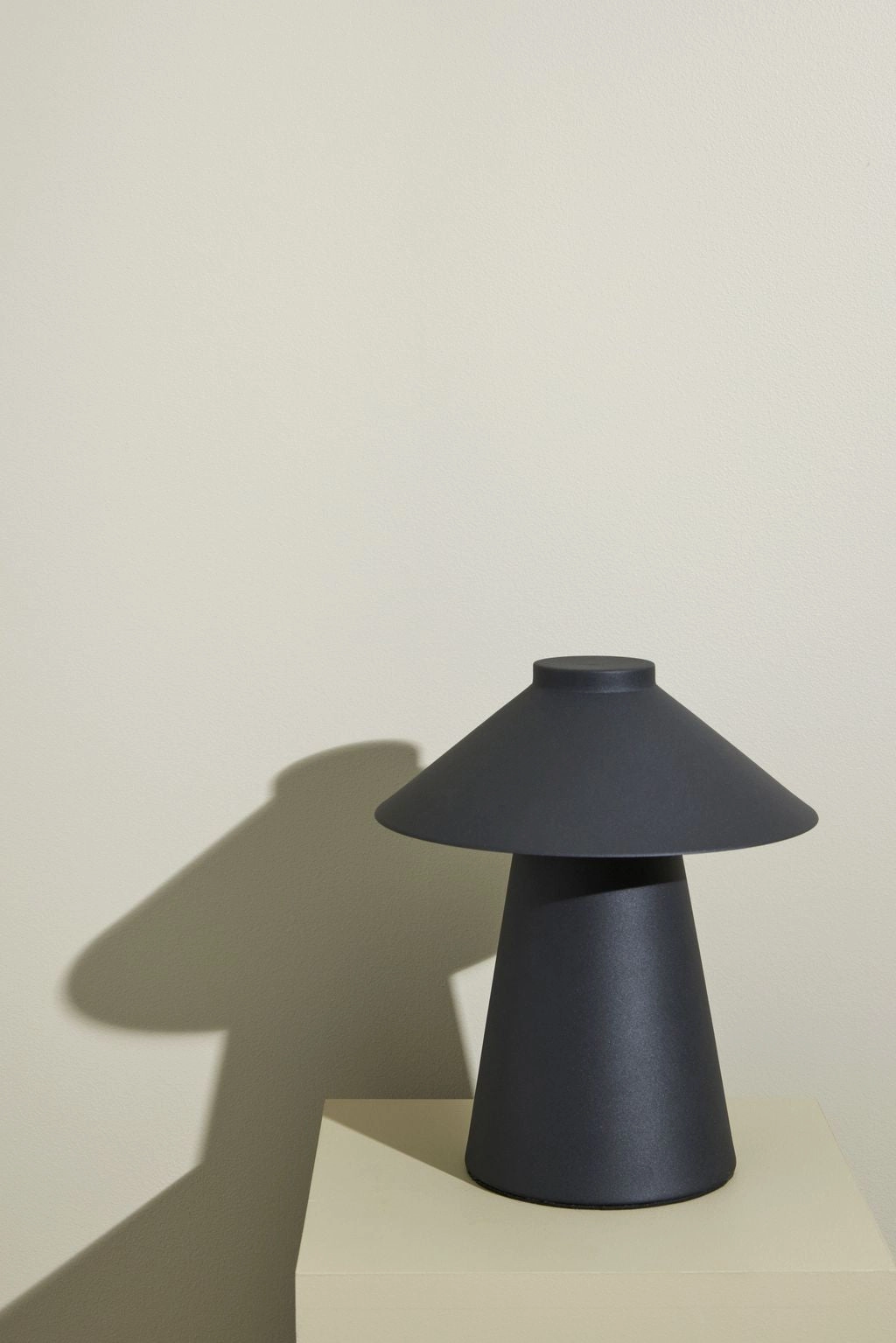 Hbsch Chipper Table Lamp, Burgundy/Sand