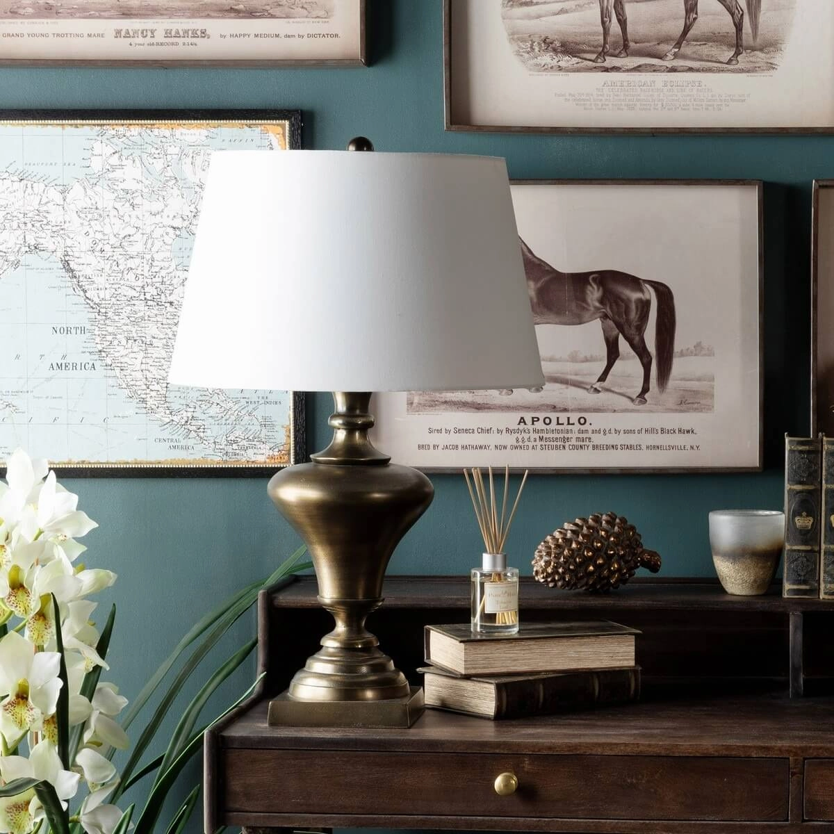 Hensworth Cast Aluminum Lamp rechargeable bedside light