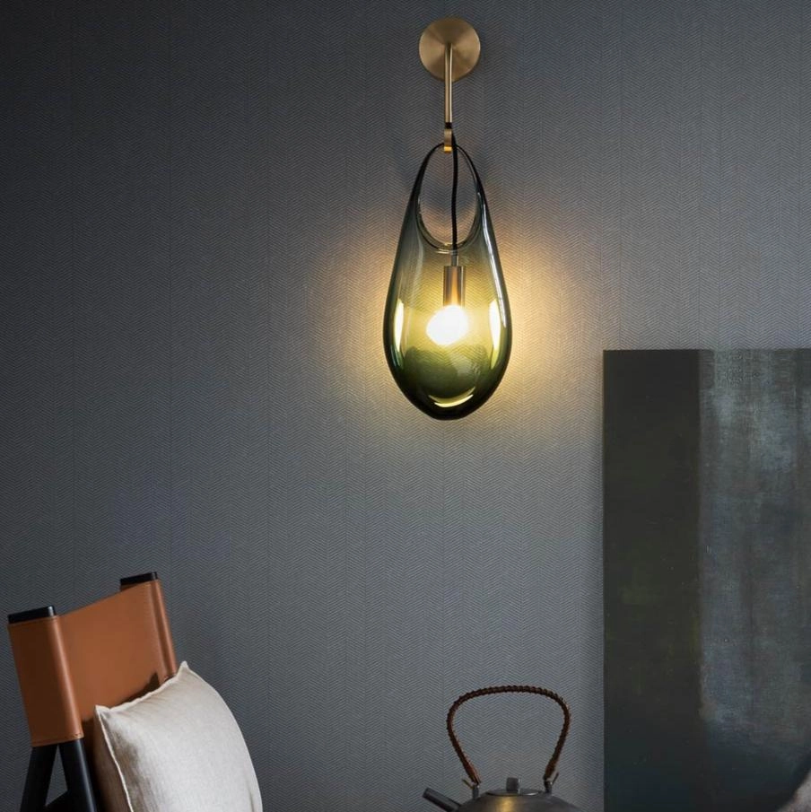 Hold 18 Sconce