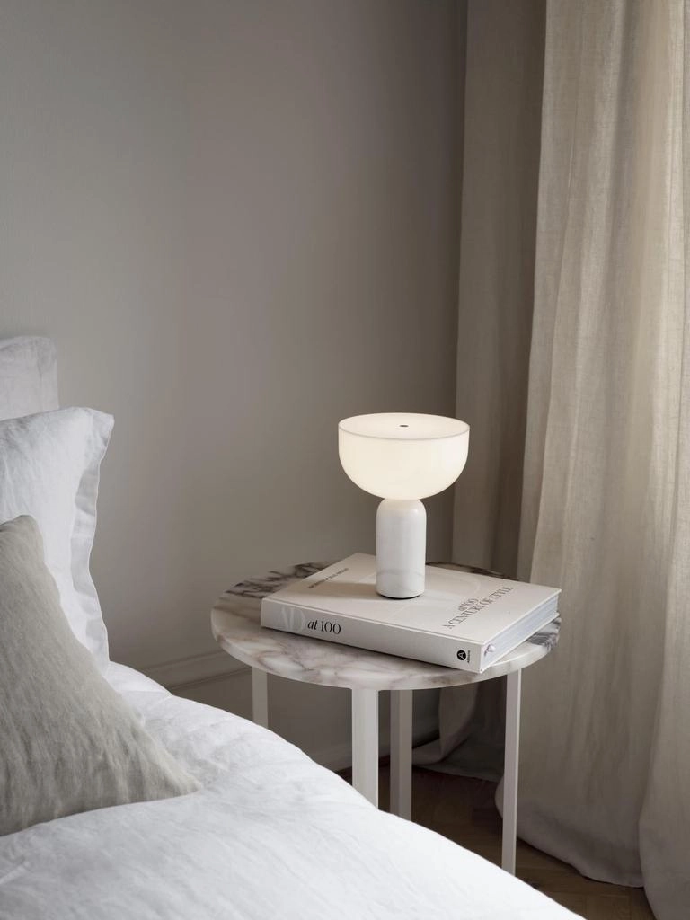 KIZU BORDLAMPE PORTALBE HVID 21710