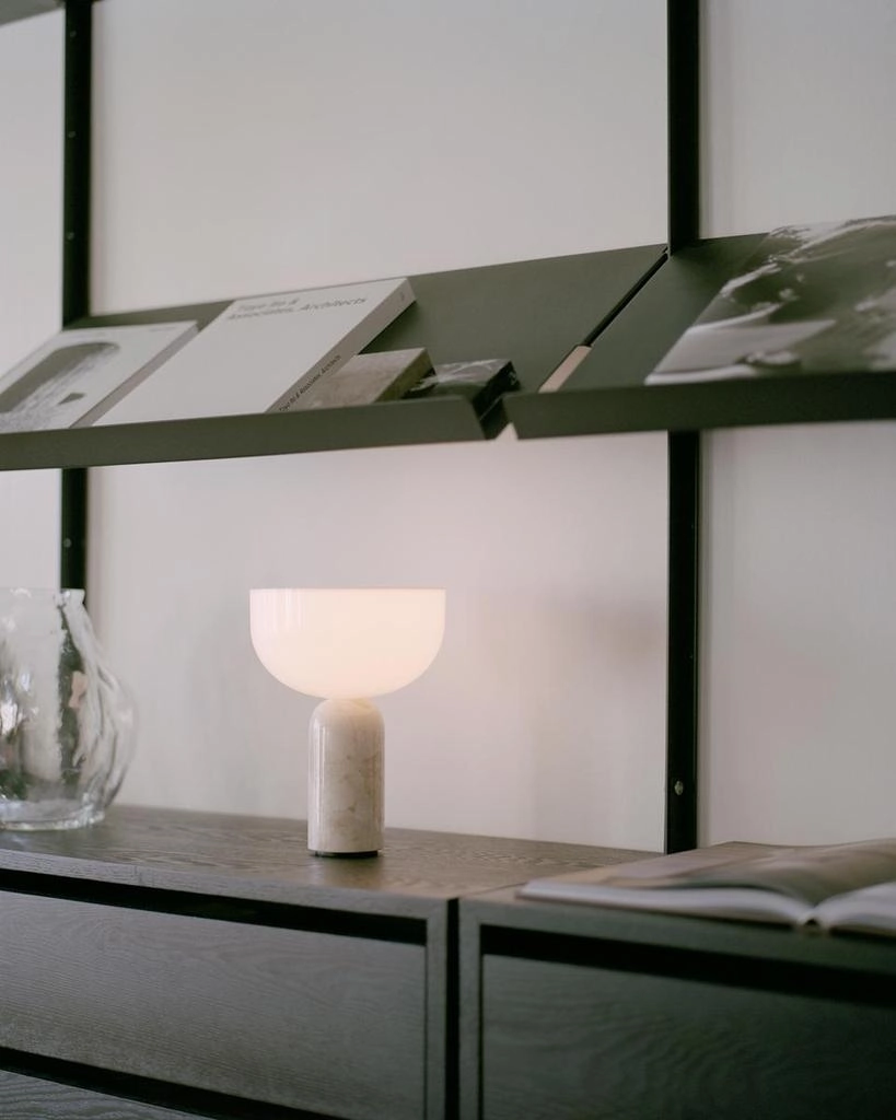 KIZU BORDLAMPE PORTALBE Kunis Breccia Marble w. White Acrylic 21715
