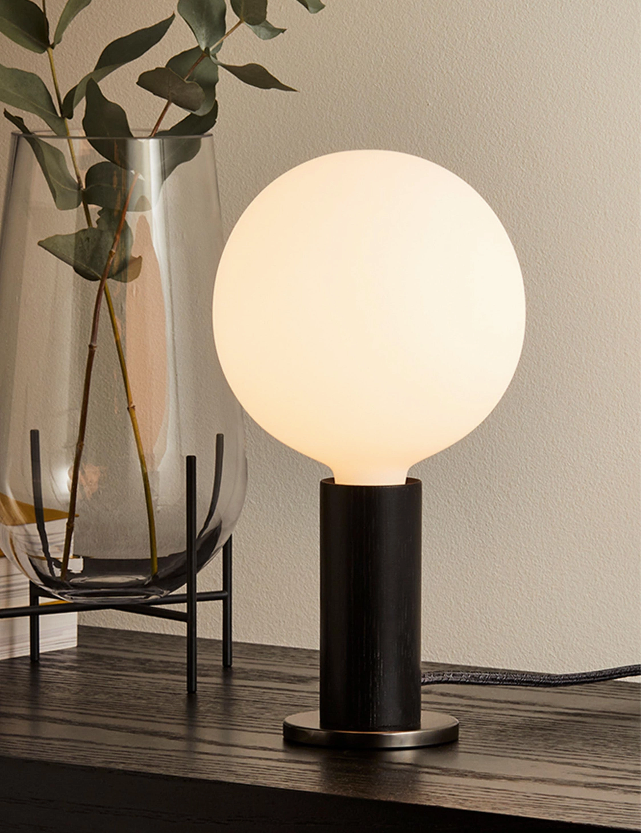 Knuckle Table Lamp with Sphere IV by Tala