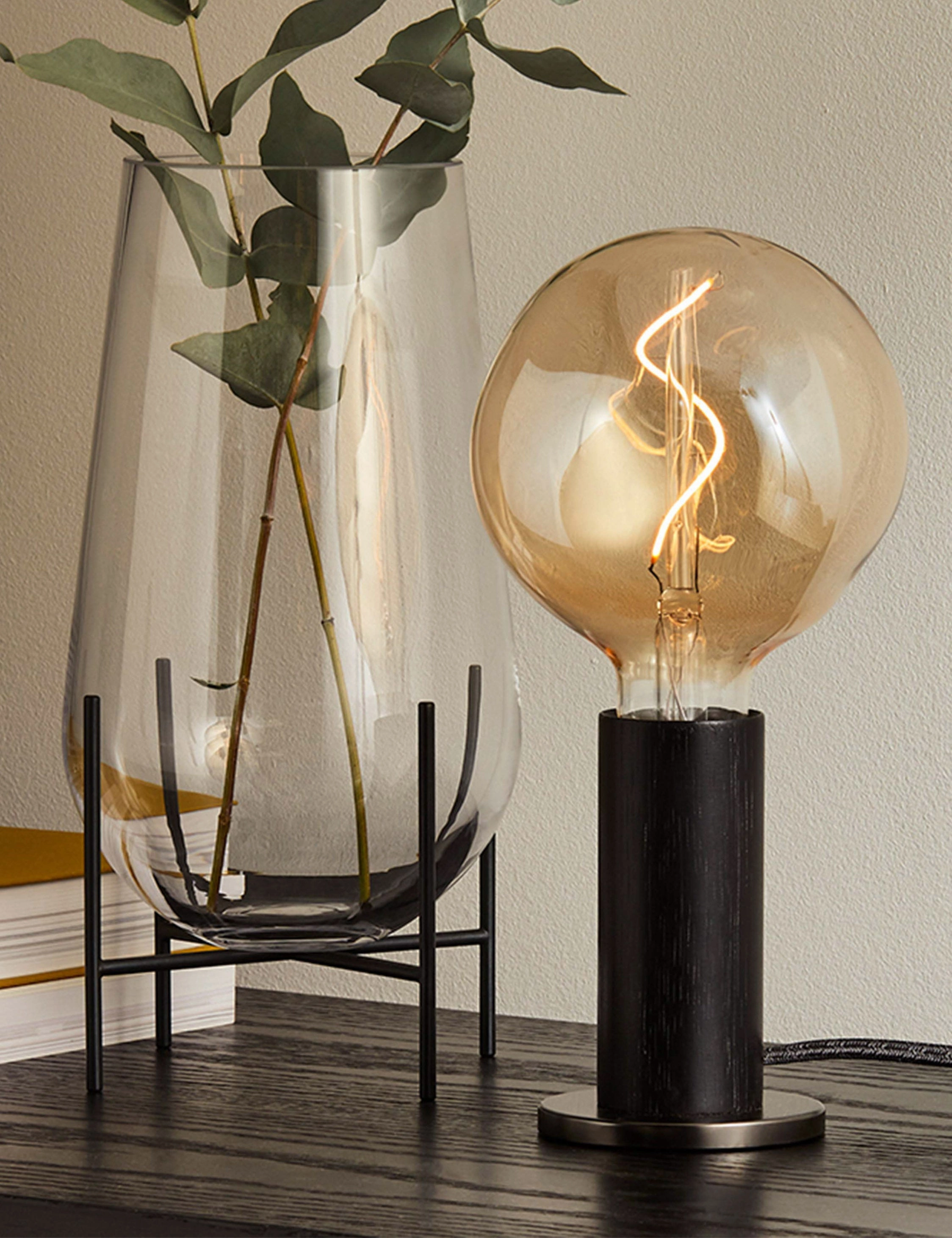 Knuckle Table Lamp with Voronoi I by Tala