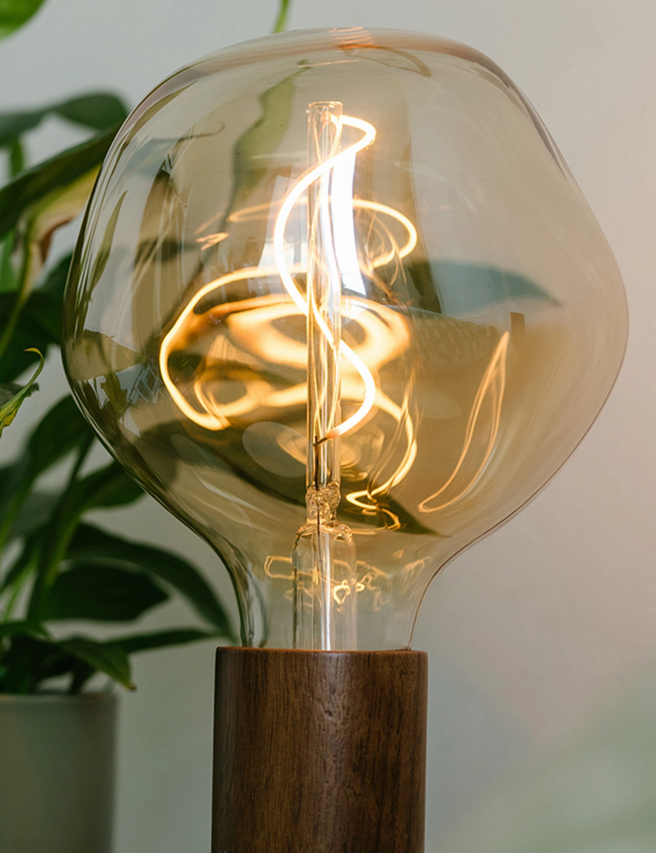 Knuckle Table Lamp with Voronoi I by Tala