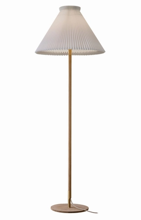 Le Klint 328 Floor Lamp, Light Oak garden LED light