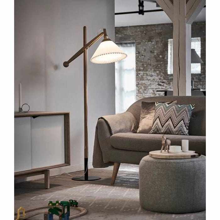 Le Klint Floor Lamp 325 Oak, Paper Shade