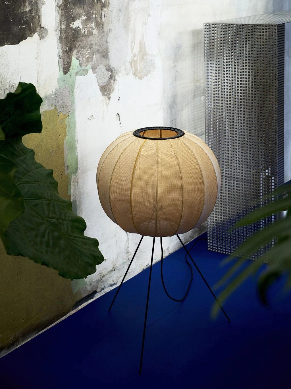 Made By Hand Knit Wit 60 Round Floor Lamp Medium,Silver