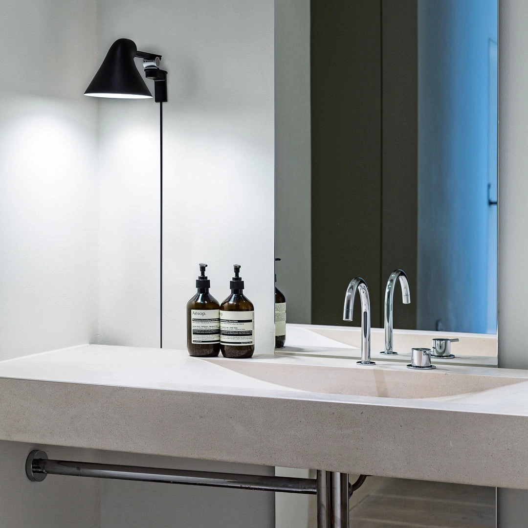 NJP Wall Lamp w/ Outlet Box - Long Arm