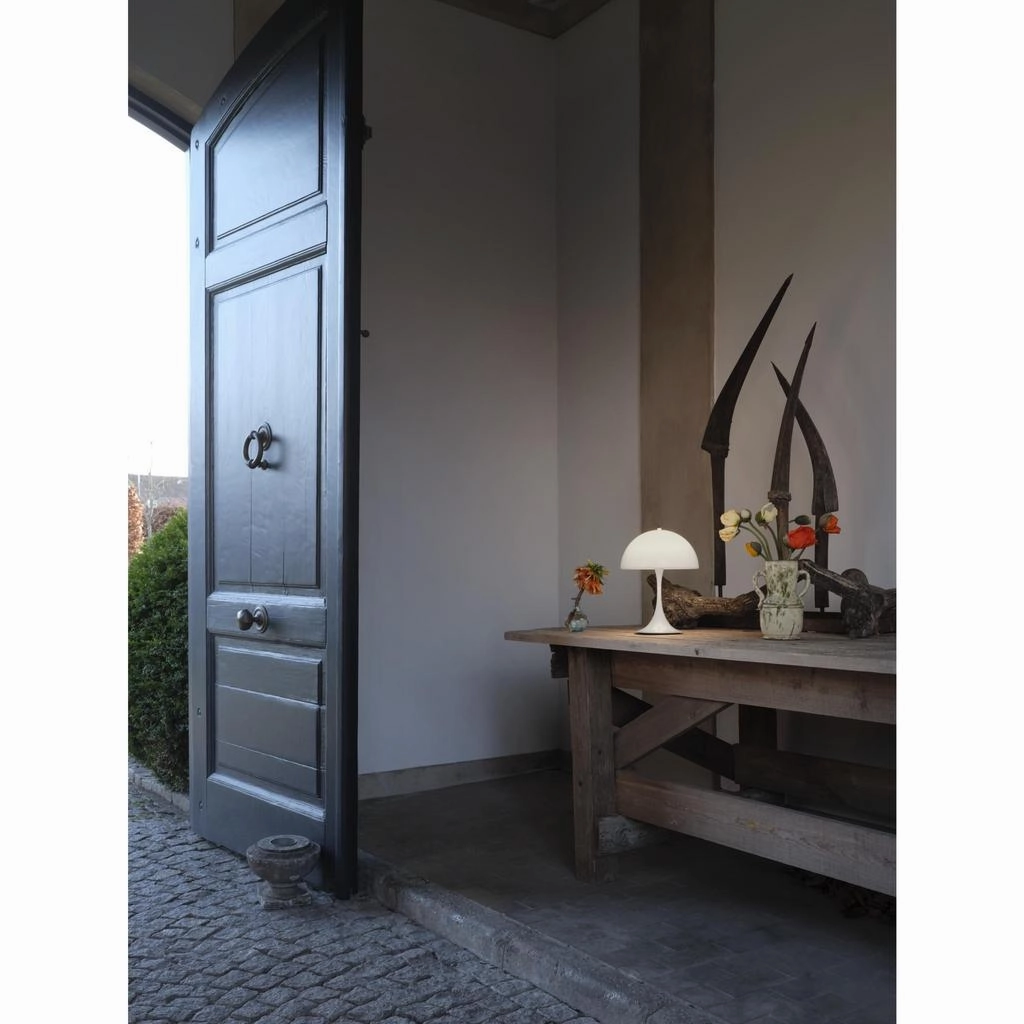 PANTHELLA 250 - PORTABLE BORDLAMPE - HVID OPALT AKRYL