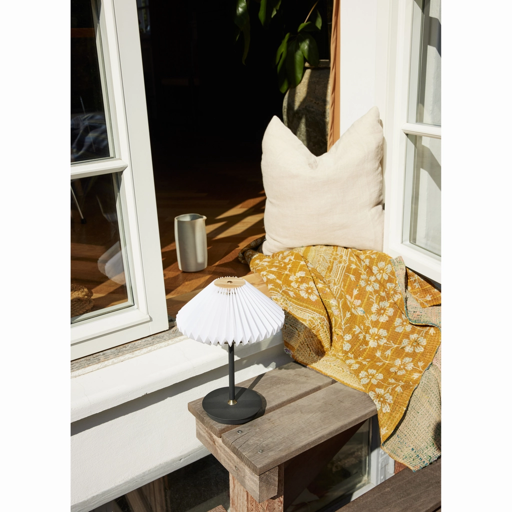 PARIS TO GO BORDLAMPE HVID/SORT PORTABLE