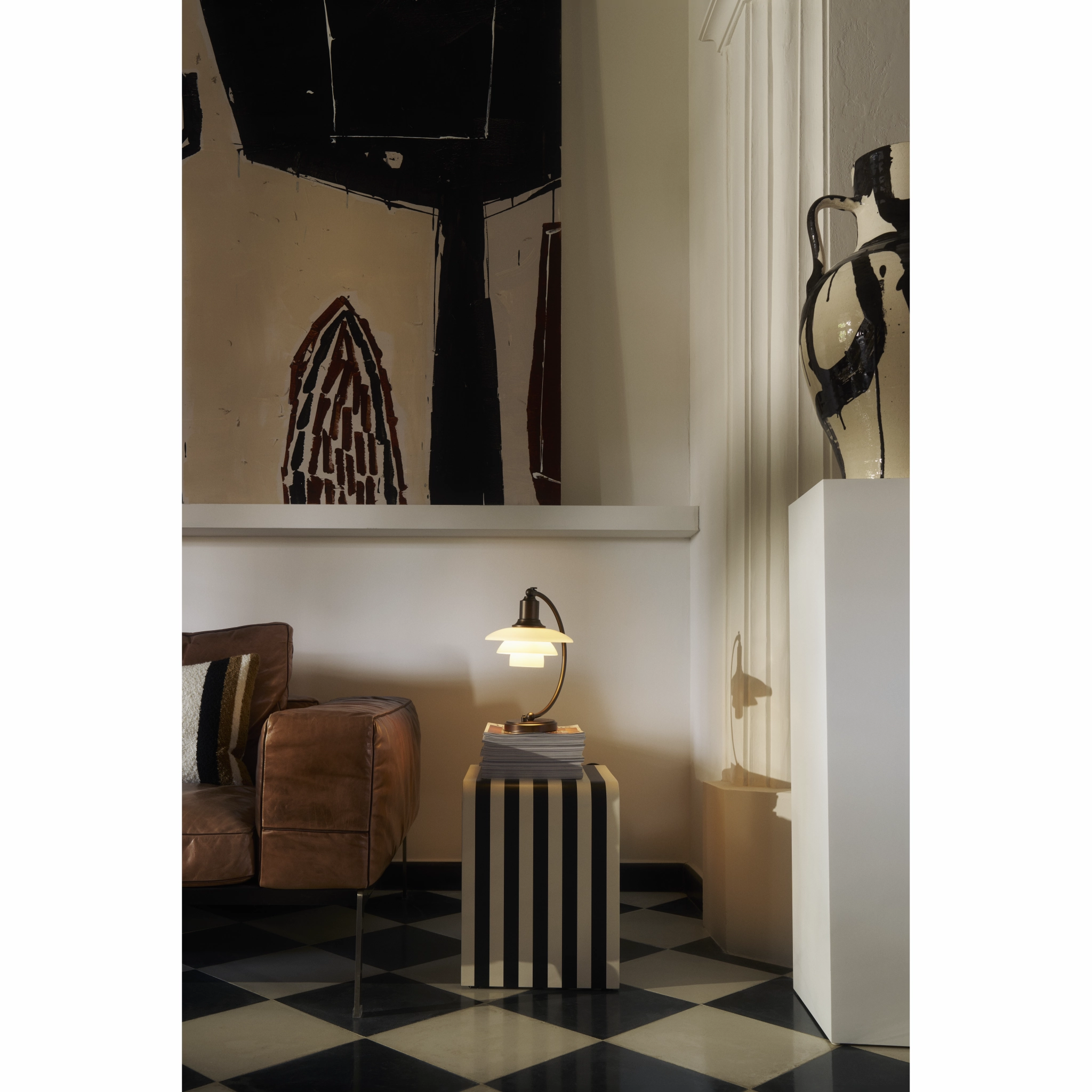 PH 2/2 - BRUNERET MESSING OG OPALGLAS BORDLAMPE - LOUIS POULSEN