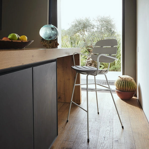 Ribs Up Stool