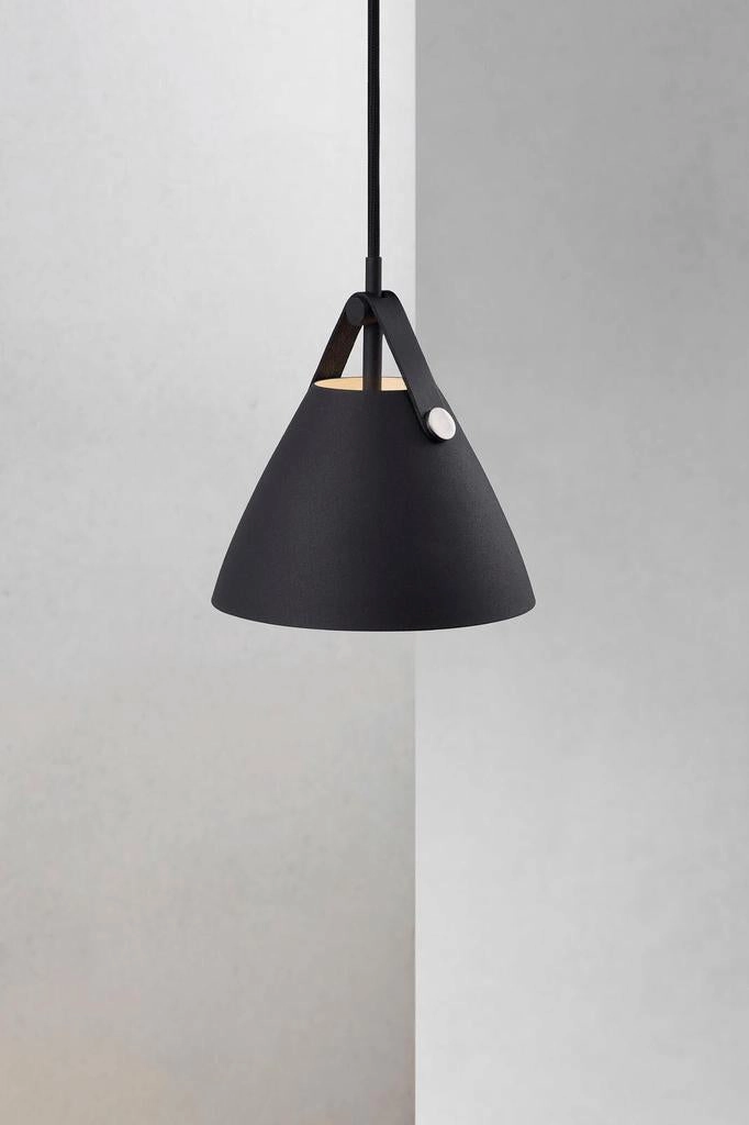 Strap 16 Pendel Sort - Design For The People