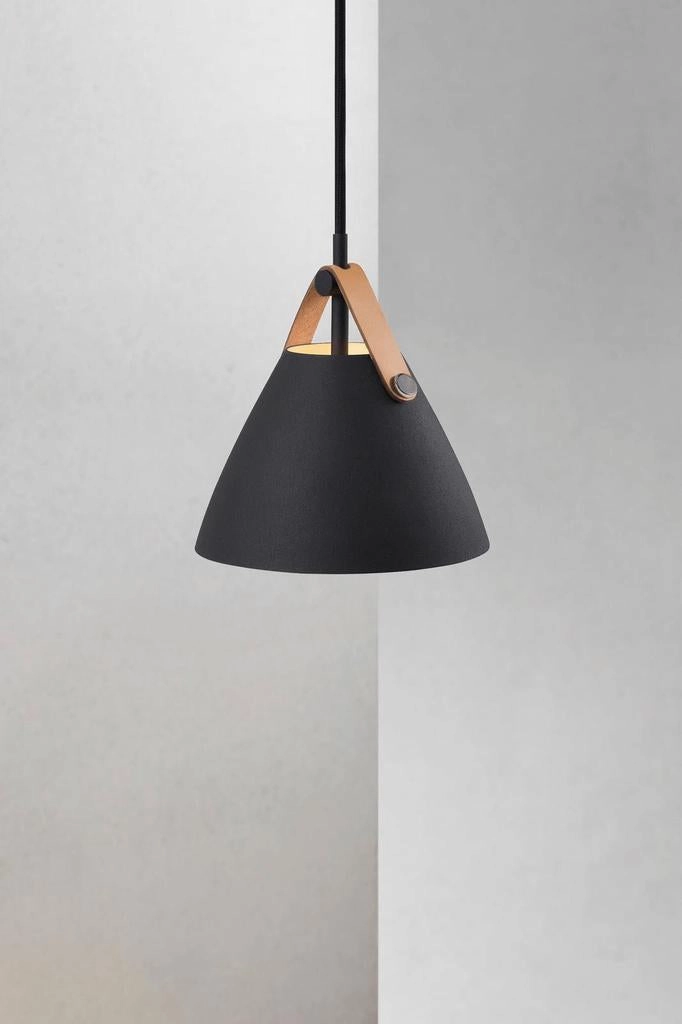 Strap 16 Pendel Sort - Design For The People
