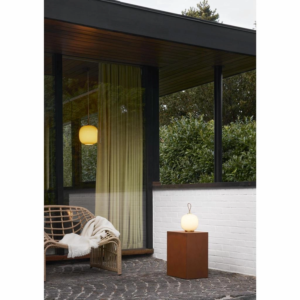 VL45 RADIOHUS PORTABLE WHITE OPAL GLAS
